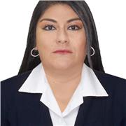 Profesora de Comunicación imparte clases a estudiante de primaria, secundaria y universidad